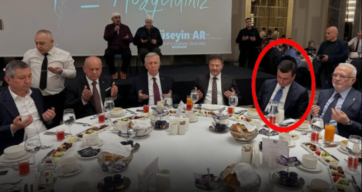 Gündemden Son Bilgiler: Herkes iftarda dua ederken, o telefonuyla oynuyordu! - Haberleri