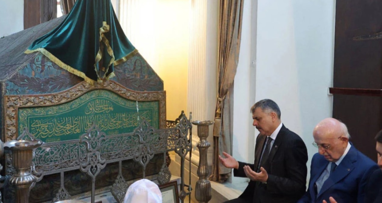 İçişleri Bakanı, II. Abdülhamid'in türbesini ziyaret etti - En Son Haber - Son Dakika Bilgileri