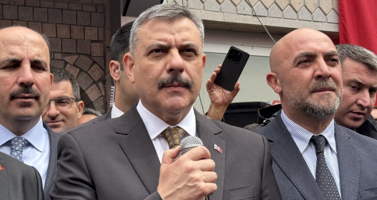 Sıcak Gündem: İçişleri Bakanı memleketinde duyduklarından hoşlanmadı! Korumaları çiftçiyi apar topar uzaklaştı