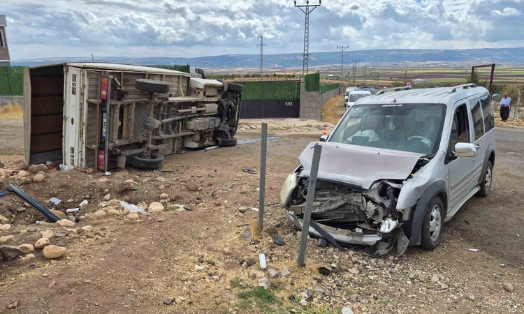 İddiaya göre Gaziantep Araban'da araçlar çarpıştı, 2'si ağır 5 kişi yaralandı - Son Dakika Bilgileri