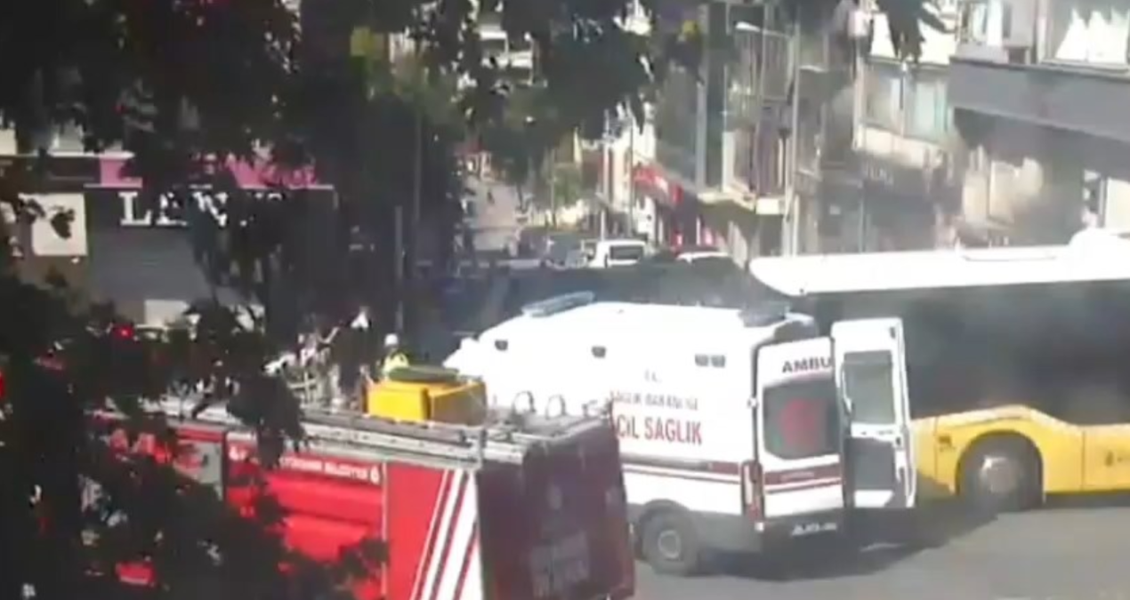 IETT bus crashed into an ambulance: There are injured - Last Minute