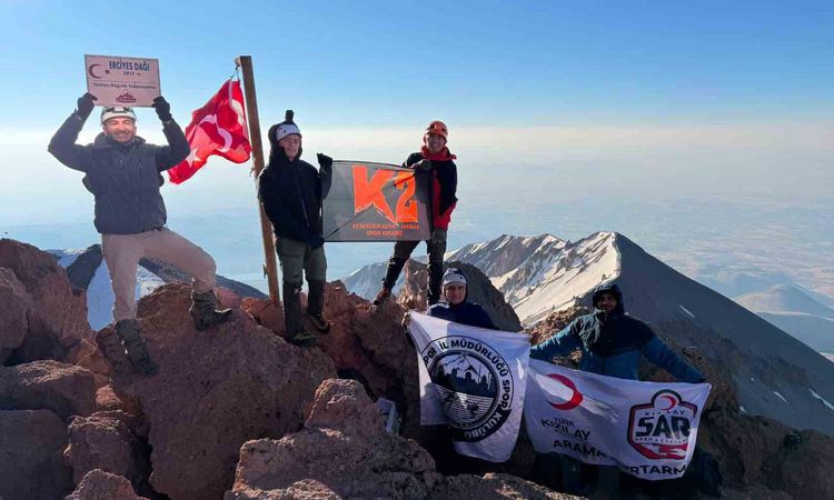 Kritik Açıklama: I. Geleneksu baskını Aşık Seyrani Erciyes Zirve Tırmanışı Başarıyla Tamamlandı - Son Dakika
