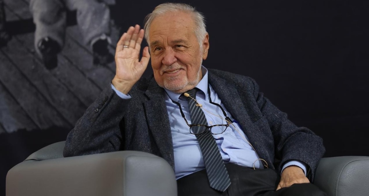 Kritik Açıklama: İlber Hoca'yı tarihin kalbine gömdük! Cenazeyi vatandaşlar omuzladı - Son Dakika - Son Dakika