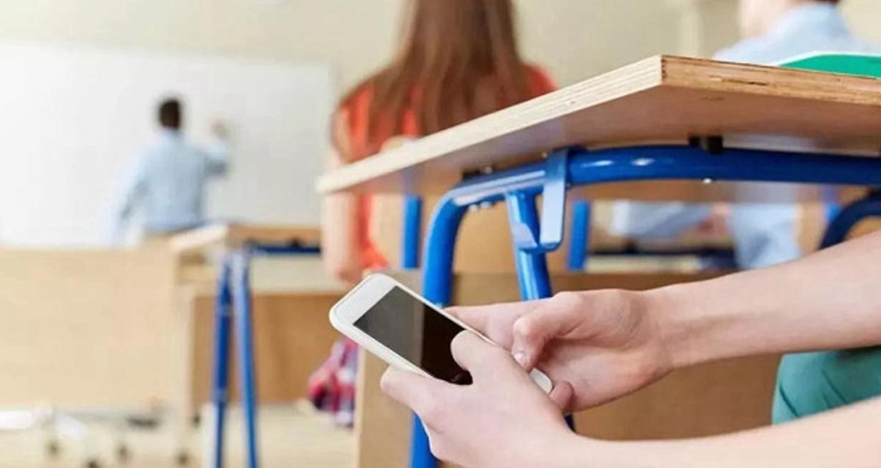 Ayrıntılar Netleşti: İlkokulda cep telefonu kullanımı yasaklandı! Avrupa ülkesinden dikkat çeken karar - Son D