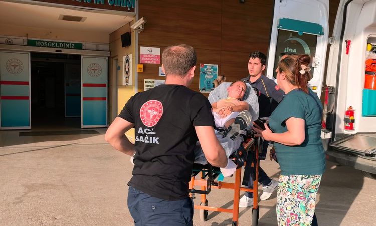 İnegöl'de Kolonya Şişesi Patlaması: 9 Yaşındaki Çocuk Ağır Yaralandı - Haberleri - Son Dakika Bilgileri