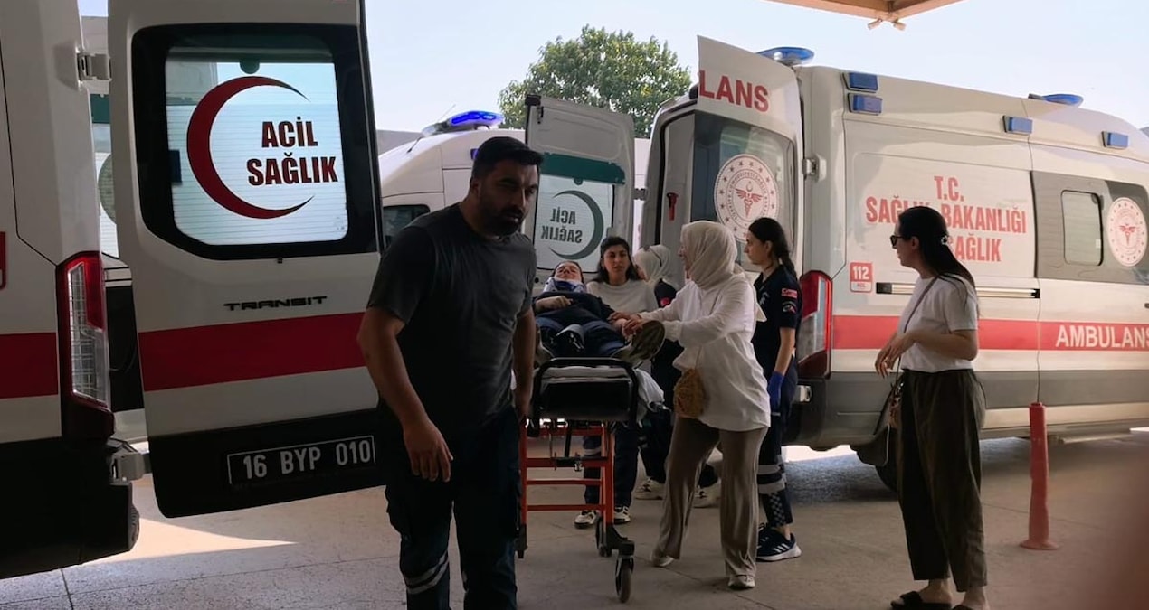 Car and minibus collided in İnegöl, 3 injured - Latest News