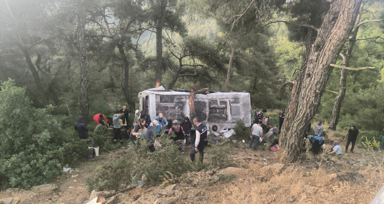 İşçi taşıyan midibüs devrildi: 22 kişi yaralandı - Haberleri | İşte Tüm Ayrıntılar