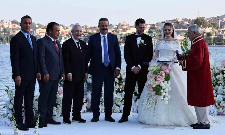 Sıcak Gündem: İsmail Yüksek, dünyaevine girdi - Son Dakika