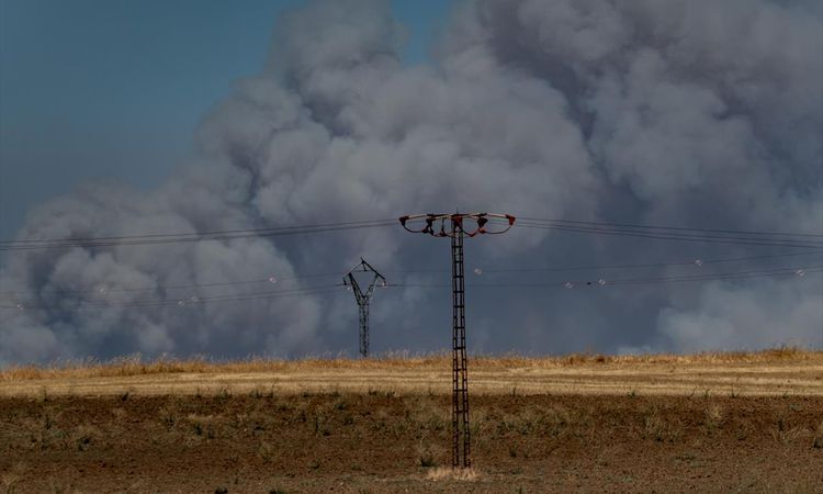 Gündemden Son Bilgiler: İspanya’da orman alevlerı alarmı: Yaklaşık 25 bin kişi tahliye edildi - Son Dakika Hab
