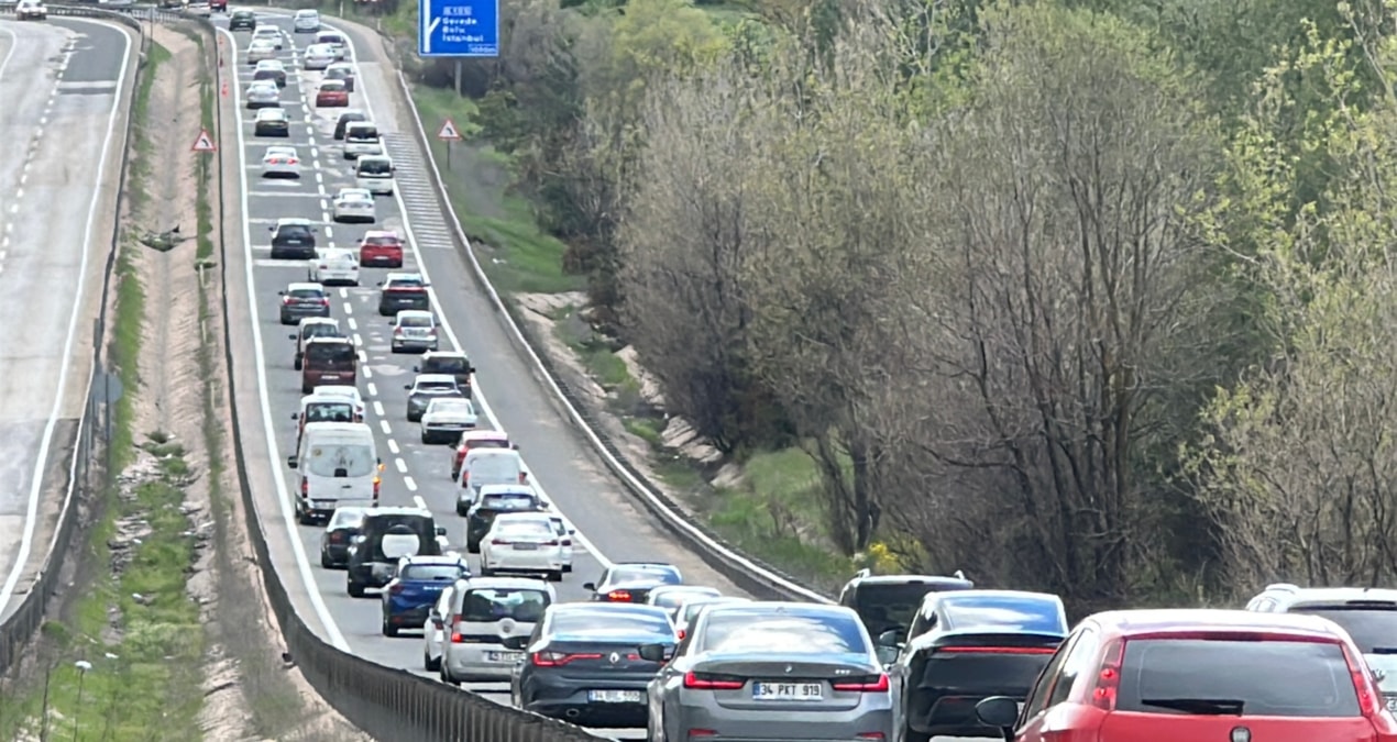 Gündemden Son Bilgiler: İstanbul'a çıkan yollar tıkandı! Bayram göçü resmen start aldı - En Son Haber: Gelişme