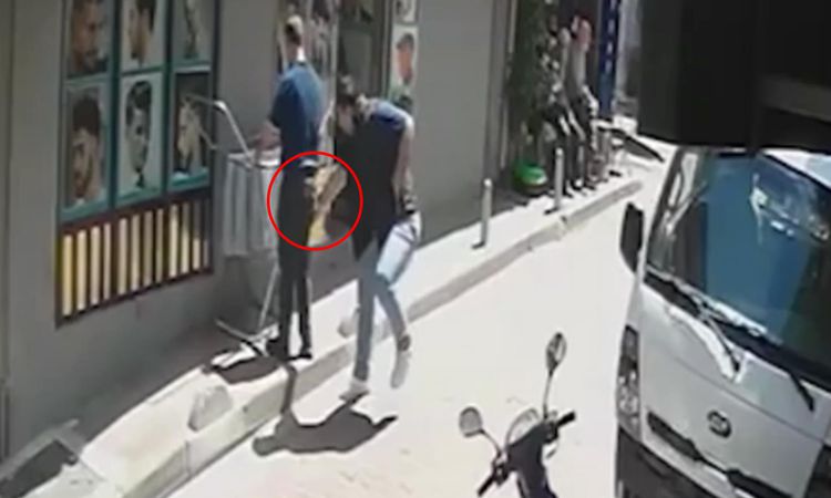 Gündemden Son Bilgiler: İstanbul'da akılalmaz olay! Tıraşı beğenmedi berberi bıçakladı - Son Dakika: Gelişmele