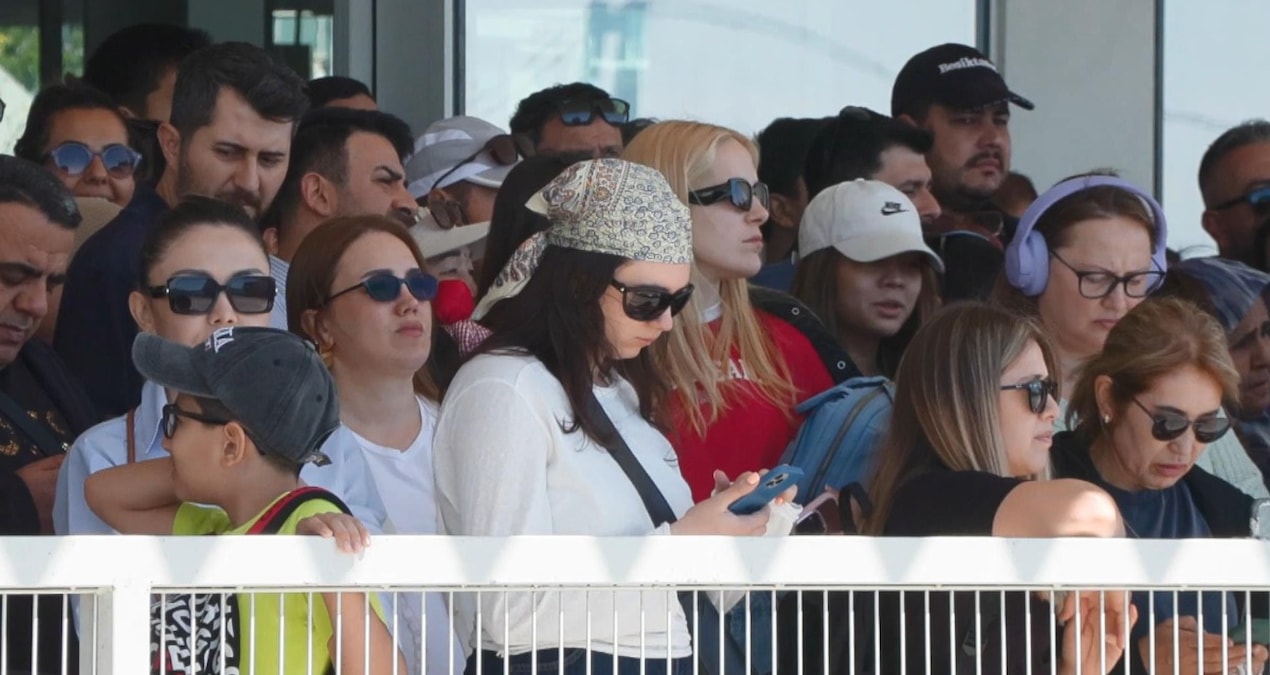 Son Gelişme: İstanbul'da bugün 12 bin kişi aynı yere akın etti: Uzun kuyruklar oluştu - En Son Haber - Son Dak