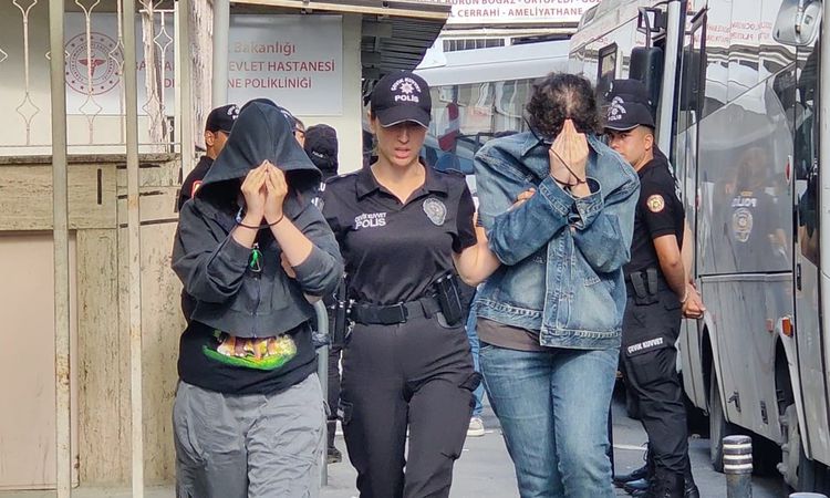 Kritik Açıklama: İstanbul'da forex dolandırıcılığı baskınunda gözaltına alınan 54 şüpheli adliyeye sevk edildi