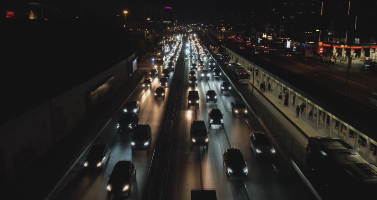 Kritik Açıklama: İstanbul'da gece trafiği: Yoğunluk yüzde 62'ye ulaştı - Son Dakika Haberleri: Gelişmeler Taki