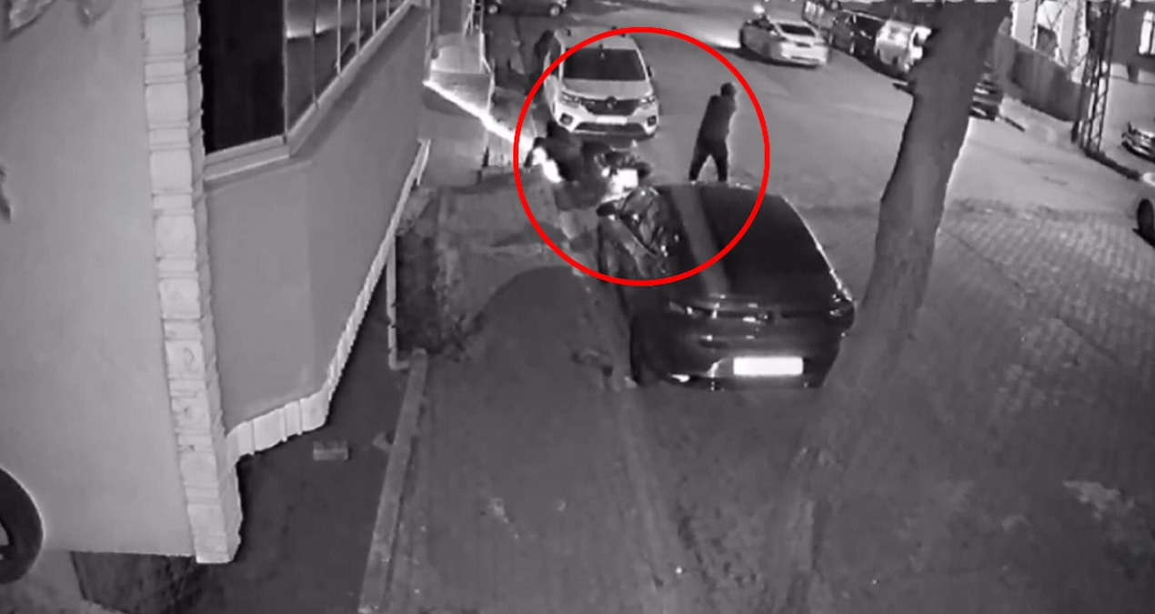 Sıcak Gündem: İstanbul'da gece yarısı şoke eden olay! Seyir halindeki motosiklet ile otomobildekiler birbirine