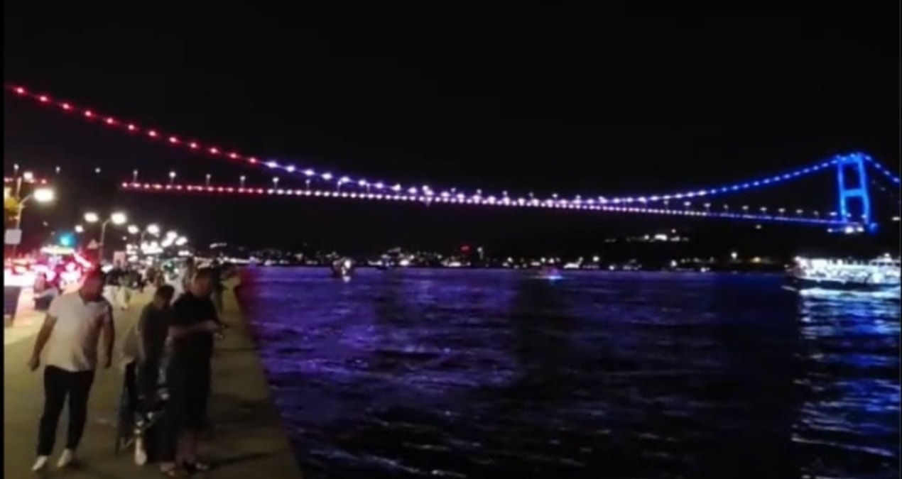 CHP reacts very harshly to the bridge in Istanbul turning into US flag colors - News