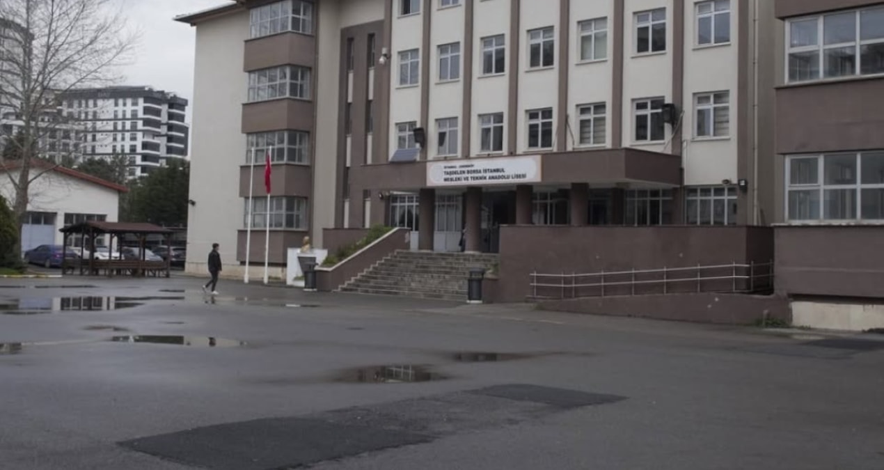 İstanbul'da lisede dehşet: İki öğretmeni ve bir öğrenciyi bıçakladı - En Son Haber ve Merak Edilenler