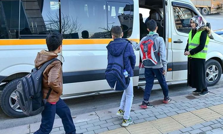 Gündemden Son Bilgiler: İstanbul'da okul servis ücretlerine yüzde 10 zam - Haberleri - Son Dakika Bilgileri