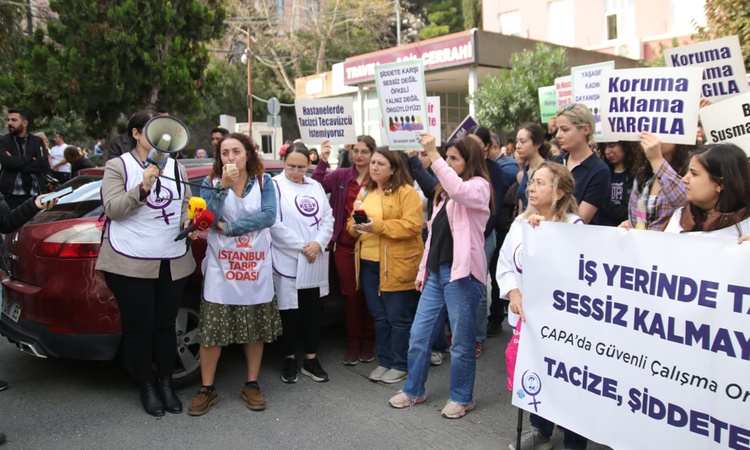İstanbul Tıp Fakültesi Acil Cerrahi'deki taciz sağlık emekçilerince protesto edildi: Gelişmeler Takip Ediliyor