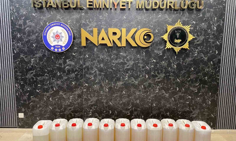 İstanbul'da tırın yakıt deposunda 224 kilo metamfetamin bulundu, 2 kişi yakalanarak gözaltına sevk edildi