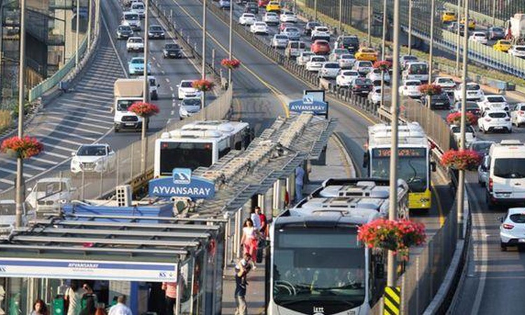 İstanbul'da trafik var mı? SON DAKİKA! 22 Ekim hangi ilçelerde trafik var, hangi yollar kapalı?: Gelişmeler Ta