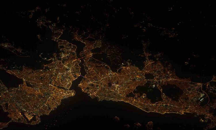 İstanbul'un Uzaydan Büyüleyici Kareleri Paylaşıldı