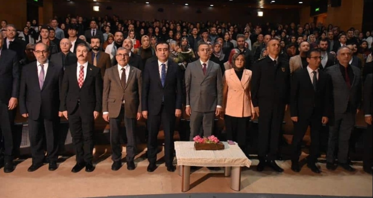 Sıcak Gündem: İstiklal Marşı'nı Arapça okudular! Devletimizi temsil edenler izlemekle yetindi - Son Dakika Hab
