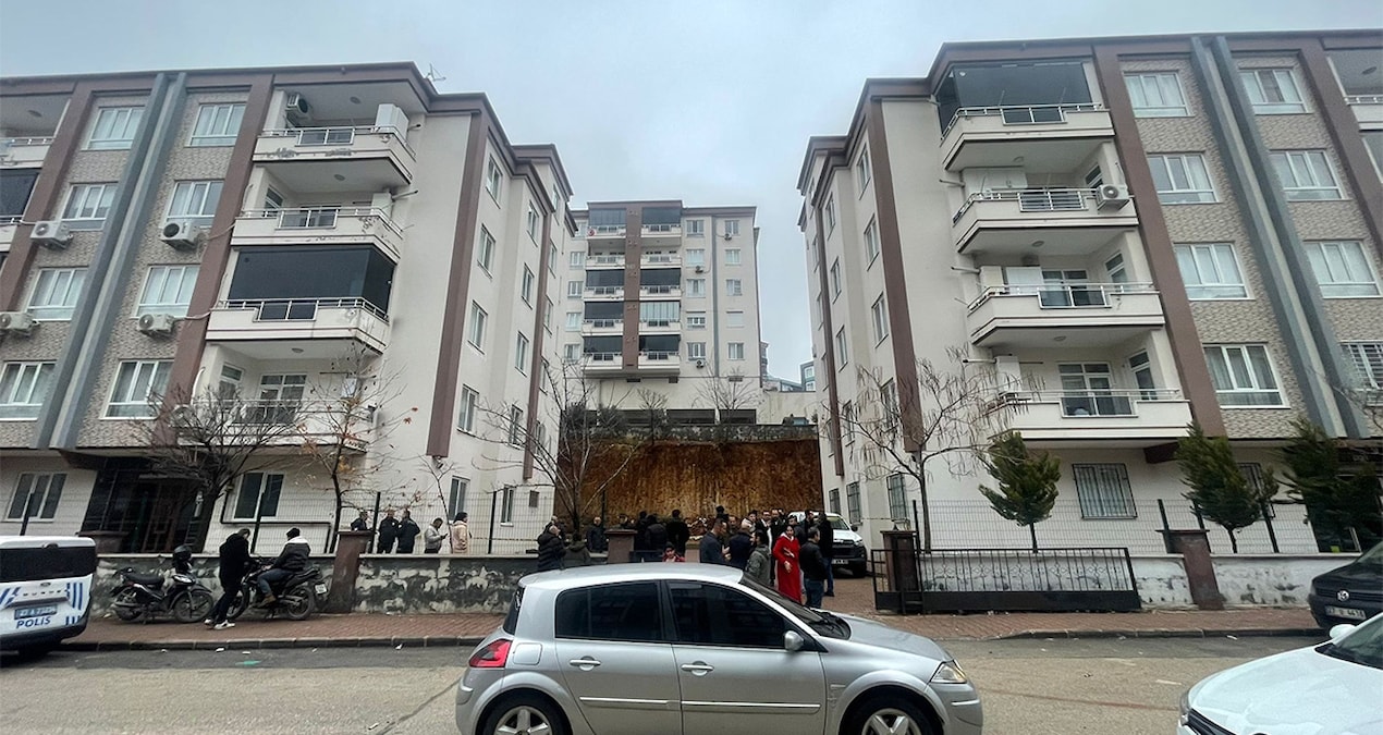 Son Gelişme: İstinat duvarı çöktü, 4 daire ve 3 araç hasar gördü - Haberleri: Gelişmeler Takip Ediliyor
