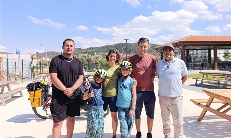 Sıcak Gündem: İsviçreli Aile Dünya Turunda Nallıhan'a Uğradı - Haberleri ve Merak Edilenler
