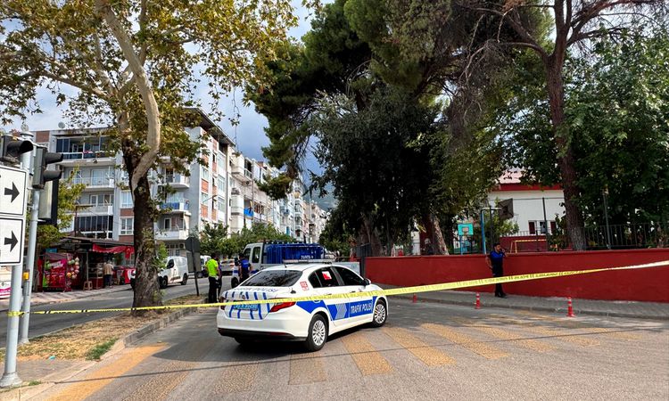 Kritik Açıklama: İzmir'de 15 Yaşındaki Çocuk Tabancayla Vurularak Öldü - Haberleri ve Merak Edilenler