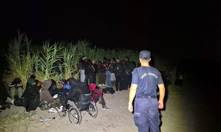 Ayrıntılar Netleşti: İzmir'de 62 Düzensiz Göçmen Yakalandı - Son Dakika - Son Dakika Bilgileri