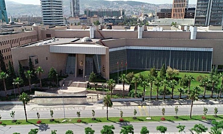 İzmir'de “Ailem Güvende” operasyonunda 16 şüpheli hakkında tutuklama kararı verildi: Gelişmeler Takip Ediliyor
