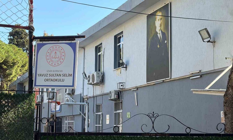 İzmir Bornova'da kadın velilere sözlü taciz iddiasıyla öğretmen açığa alındı | İşte Tüm Ayrıntılar