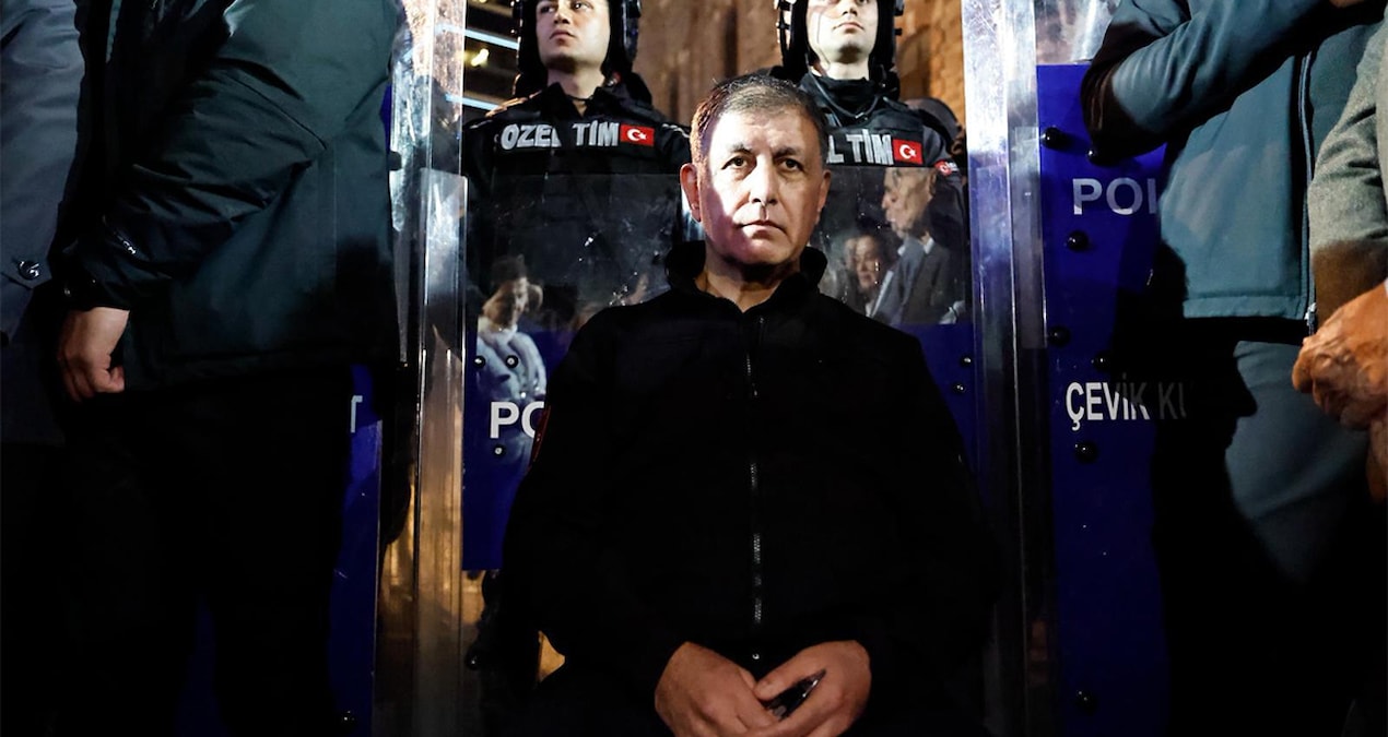 Son Gelişme: İzmir Büyükşehir Belediye Başkanı Cemil Tugay gece boyu nöbette - En Son Haber - Son Dakika Bilgi