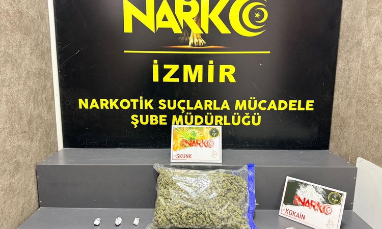 İzmir Konak'ta 1 kilo 855 gram skunk ele geçirildi, 2 şüpheli yakalanarak gözaltına sevk edildi