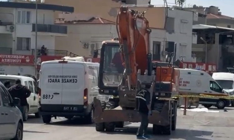 İzmir Menderes'te iş makinesinin çarptığı 85 yaşındaki yaya yaşamını yitirdi