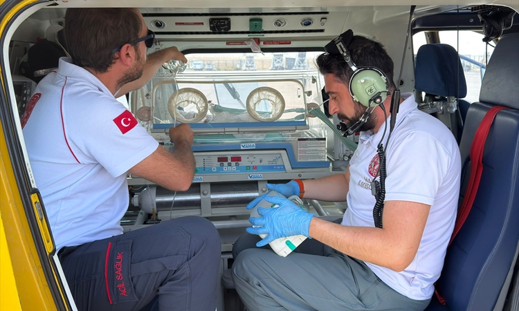 Iğdır'da 720 gram doğan bebek, ambulans helikopterle Erzurum'a sevk edildi. - Son Dakika Bilgileri