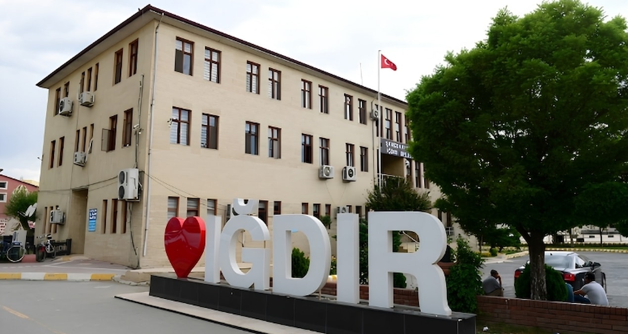 Gündemden Son Bilgiler: Iğdır Belediyesi'nde üç başkan yardımcısı görevden alındı - En Son Haber