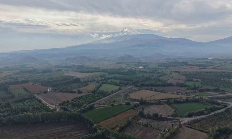 Iğdır Melekli'deki İrem Bağları sonbahar renkleriyle dronla görüntülendi | İşte Tüm Ayrıntılar