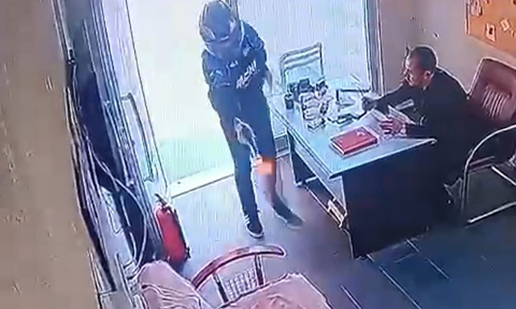 Isparta Eğirdir'de akaryakıt istasyonuna silahlı saldırı görüntülendi, L.K. yaralandı: Gelişmeler Takip Ediliy