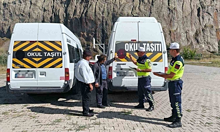 Jandarmadan okul servislerine denetim - Son Dakika Bilgileri