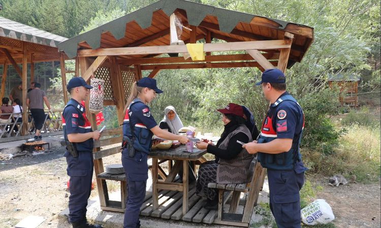 Jandarmadan Yakupabdal Tabiat Parkı’nda orman alevlerı bilgilendirmesi - Haberleri | İşte Tüm Ayrıntılar