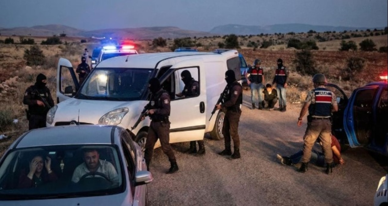 Gündemden Son Bilgiler: Jandarmalar polis kılığına girdi, kilolarca altın çaldı - Son Dakika Haberleri: Gelişm
