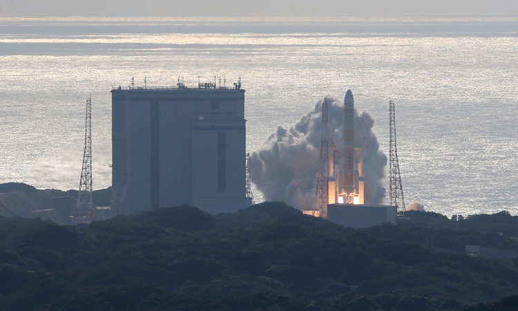 Japonya, Phobos'tan örnek getirecek MMX uzay aracını taşıyan H3 roketini fırlattı