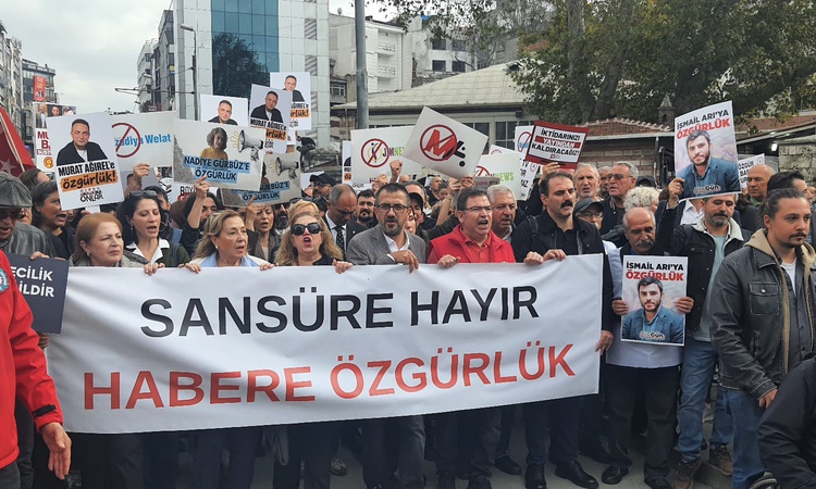 Kadıköy'de basın örgütleri TELE 1'e kayyımın yıl dönümünde baskıları protesto etti: Gelişmeler Takip Ediliyor