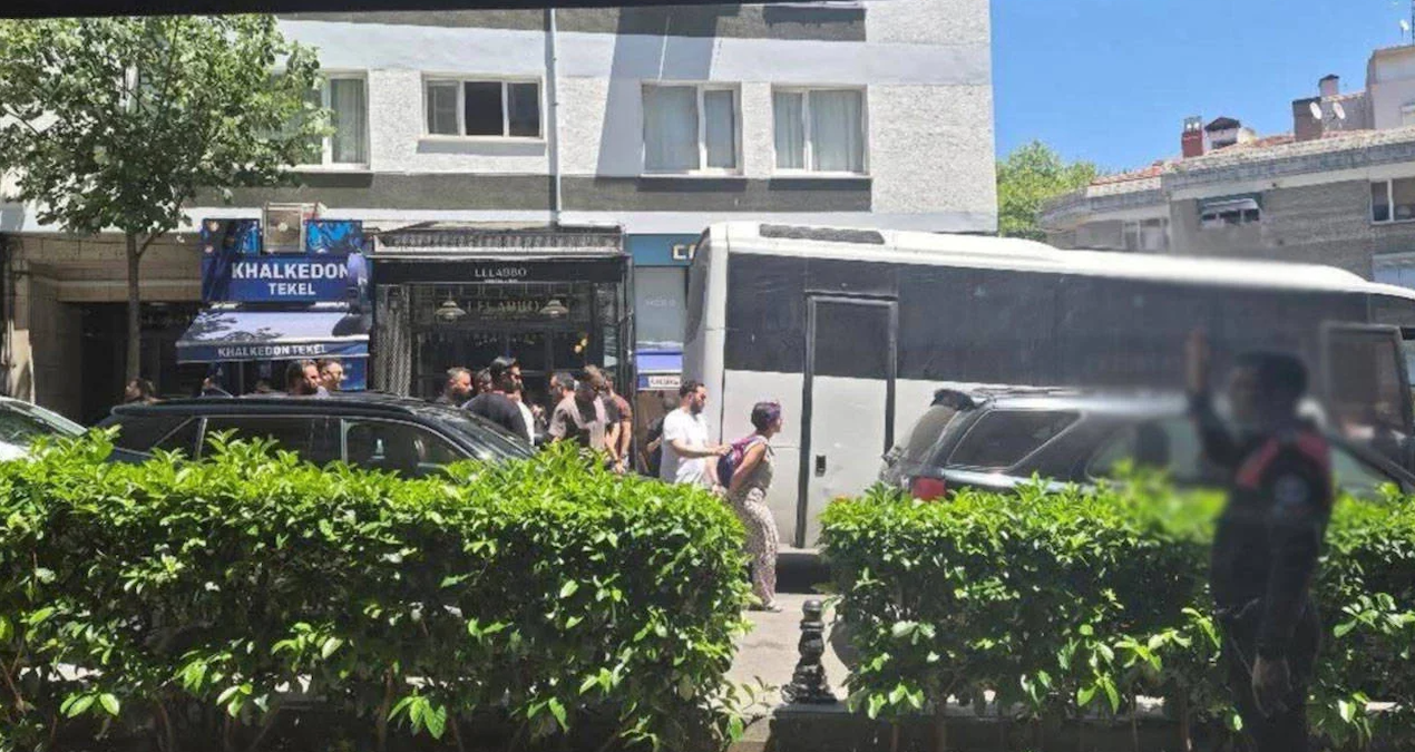 Son Gelişme: Kadıköy'de Onur Yürüyüşü yapmak isteyen gruplara polis müdahale etti : En az 40 kişi gözaltında -