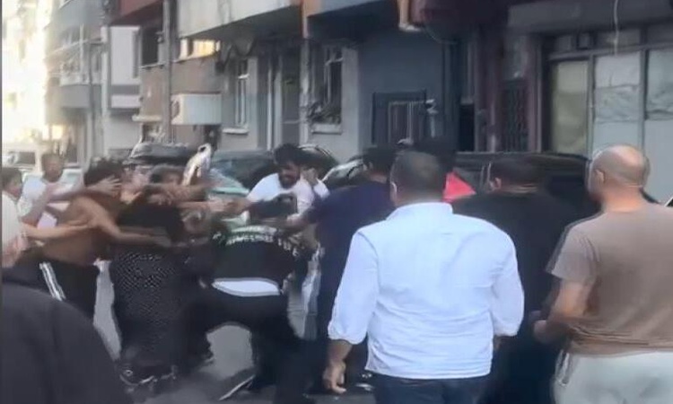 Kağıthane’de evli olduğunu öğrendiği eski sevgilisini tornavidayla sırtından yaraladı | İşte Tüm Ayrıntılar