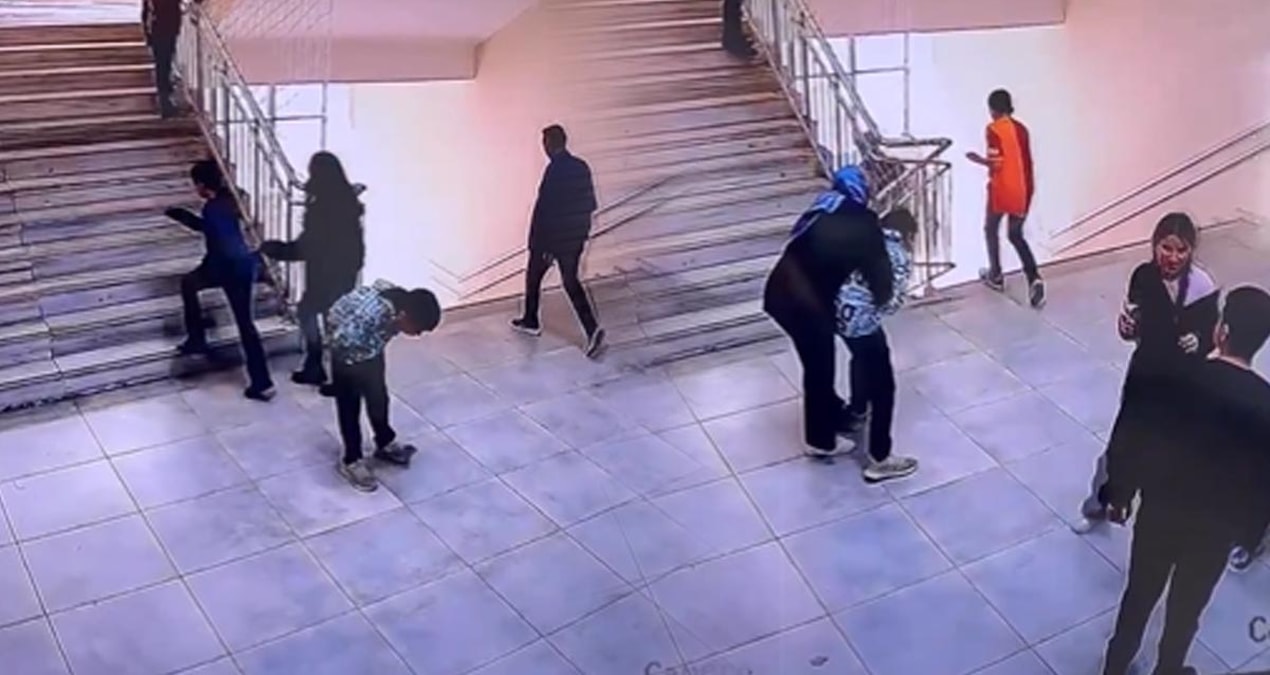 Son Gelişme: Kahraman öğretmen öğrencisini Heimlich manevrası ile kurtardı - Haberleri: Gelişmeler Takip Edili