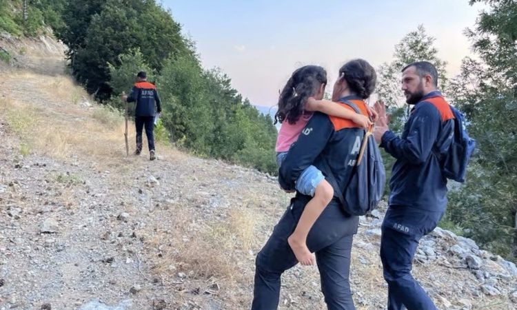 Ayrıntılar Netleşti: Kahramanmaraş'ta Araçta Mahsur Kalan Baba ve Kızı Kurtarıldı - Son Dakika Haberleri | İşt