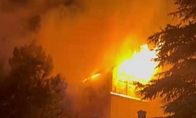 Kahramanmaraş’ta çatı yangını korkuttu